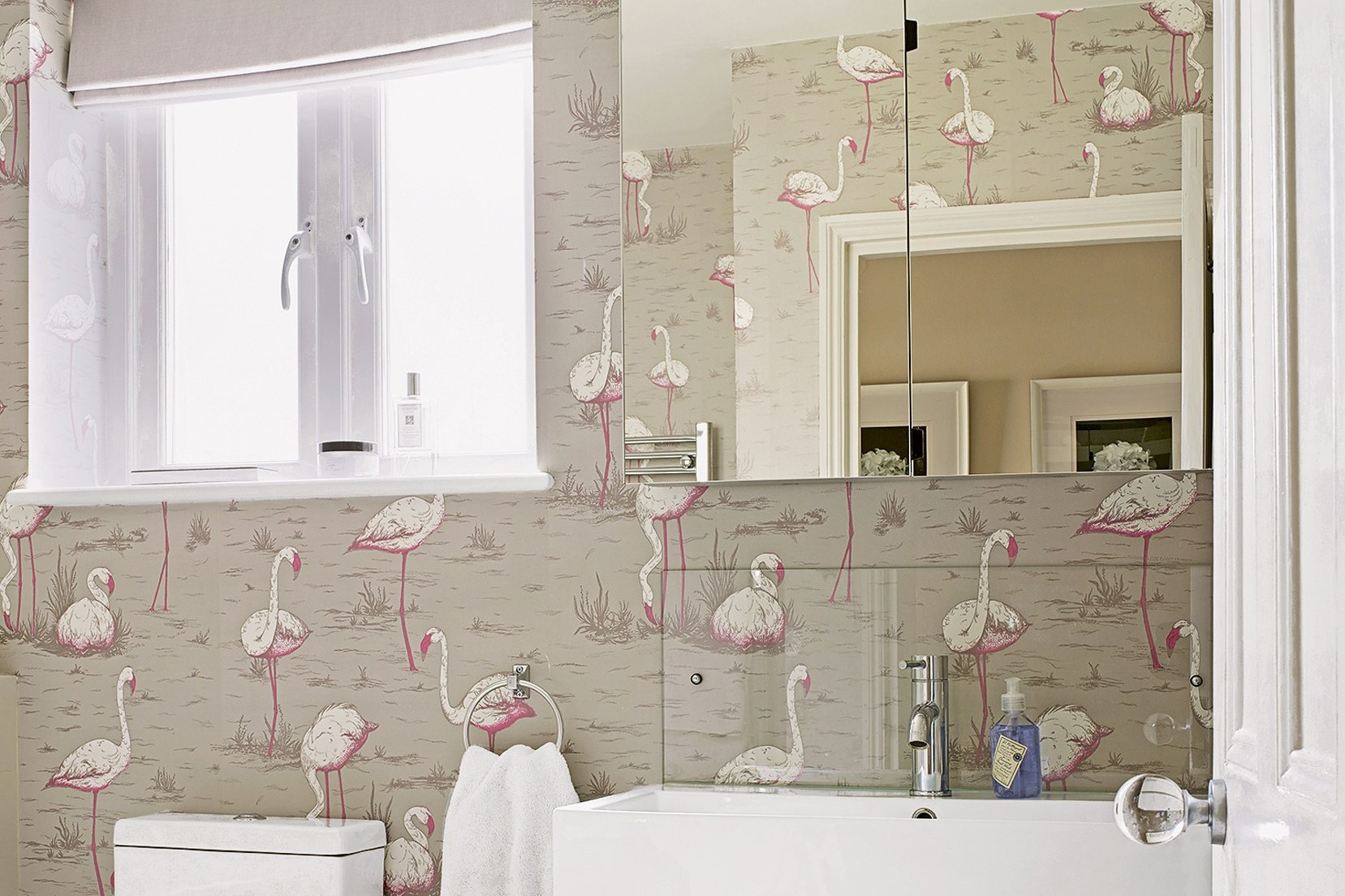 papier peint kamar,chambre,rose,salle de bains,design d'intérieur,propriété