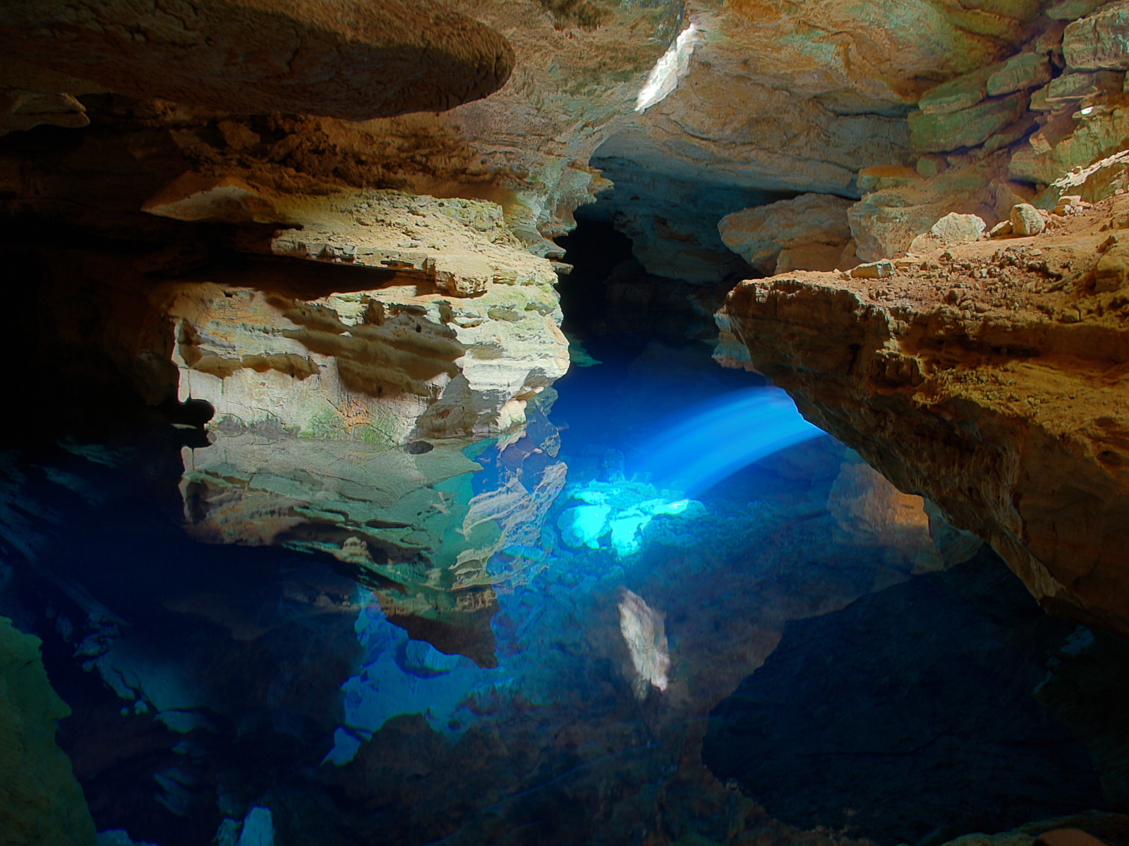 fondos de pantalla naturaleza 1600x1200,formación,naturaleza,cueva,cueva del mar,agua
