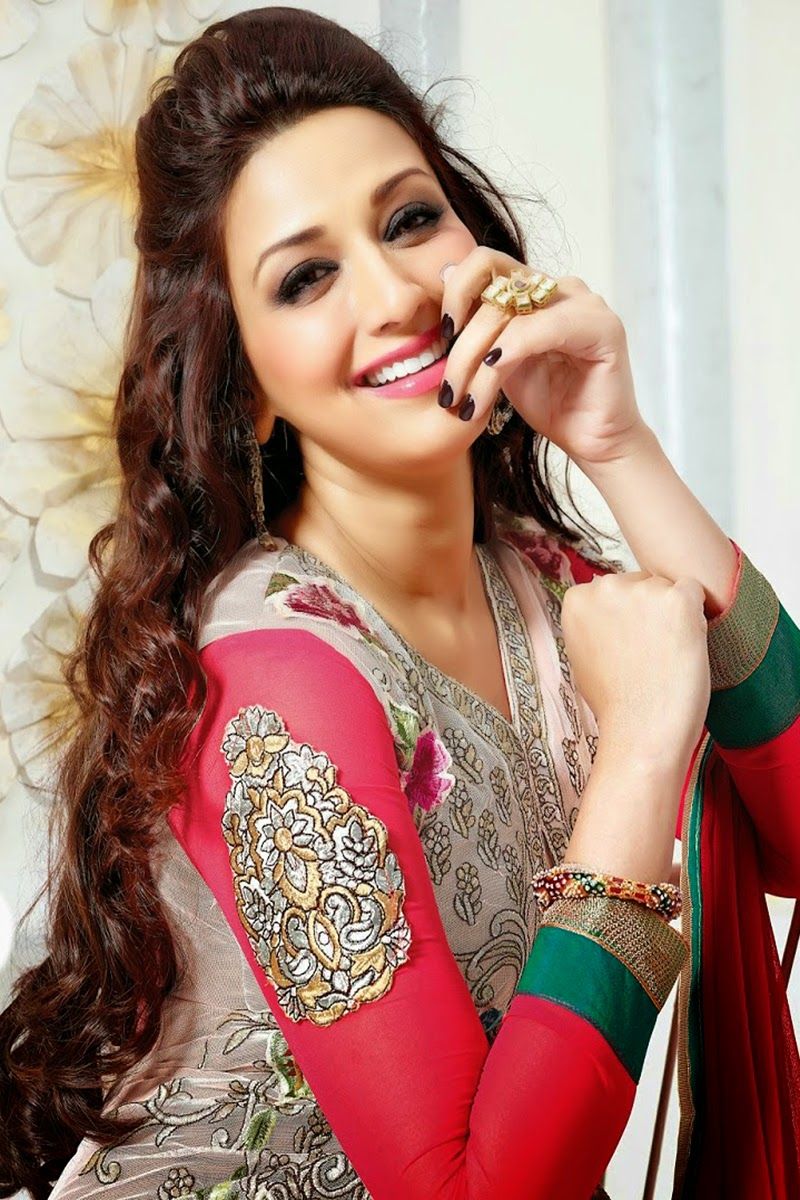 Actress Sonali Bendre HD Photos and Wallpapers February 2023 - Gethu Cinema