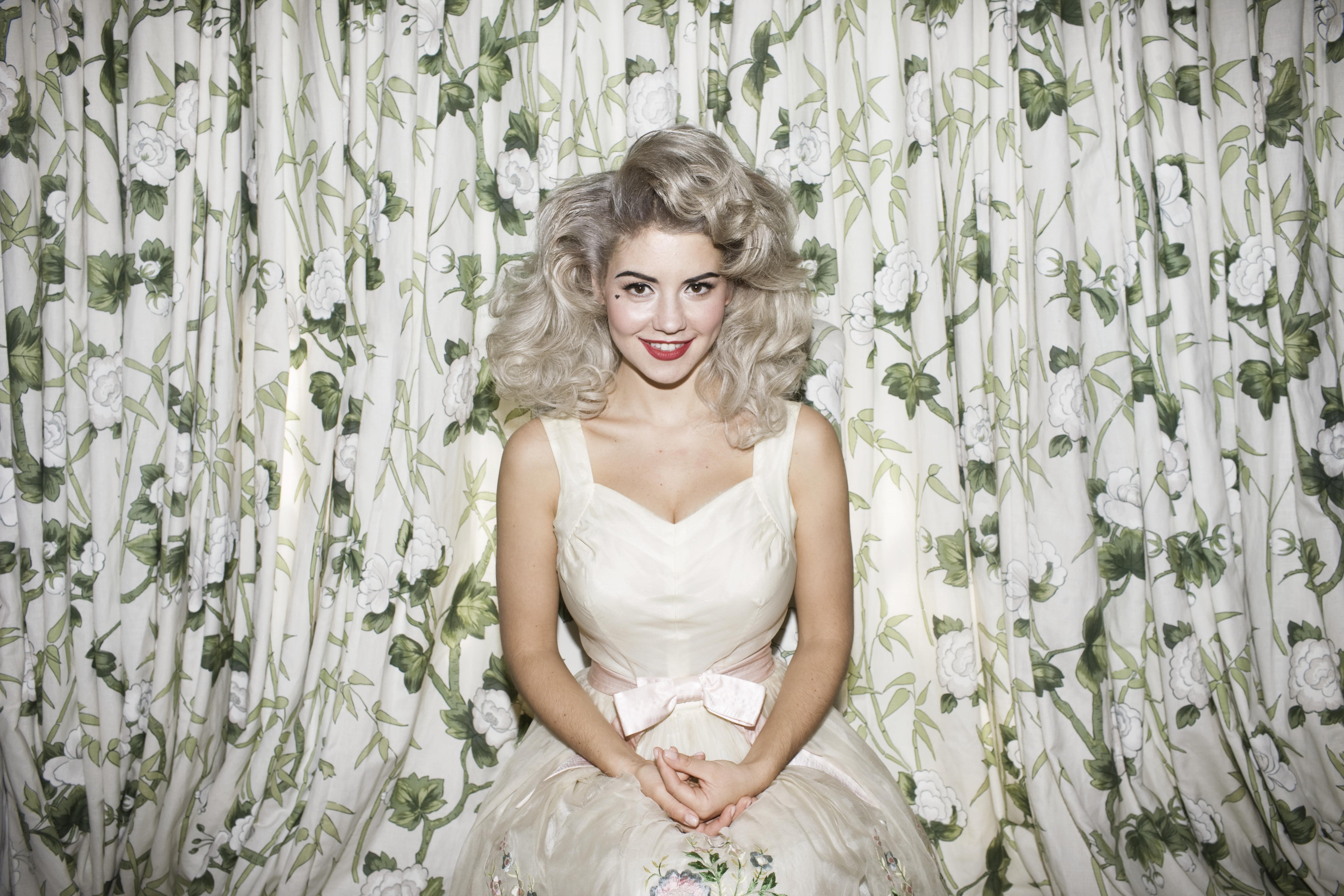 Marina And The Diamonds Electra Heart Photoshoot Wallpaperuse 8892