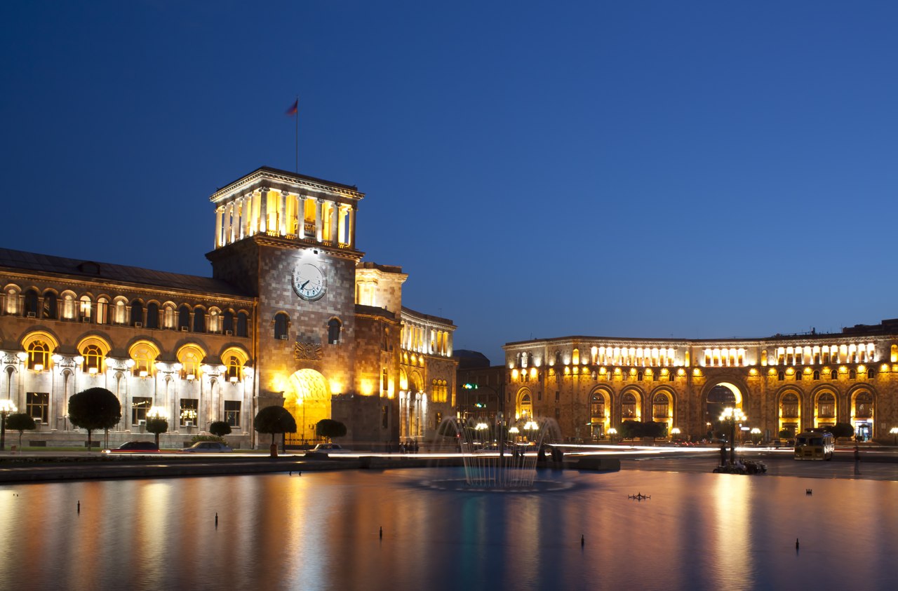 アルメニアの壁紙,市,建物,建築,夜,町の中心