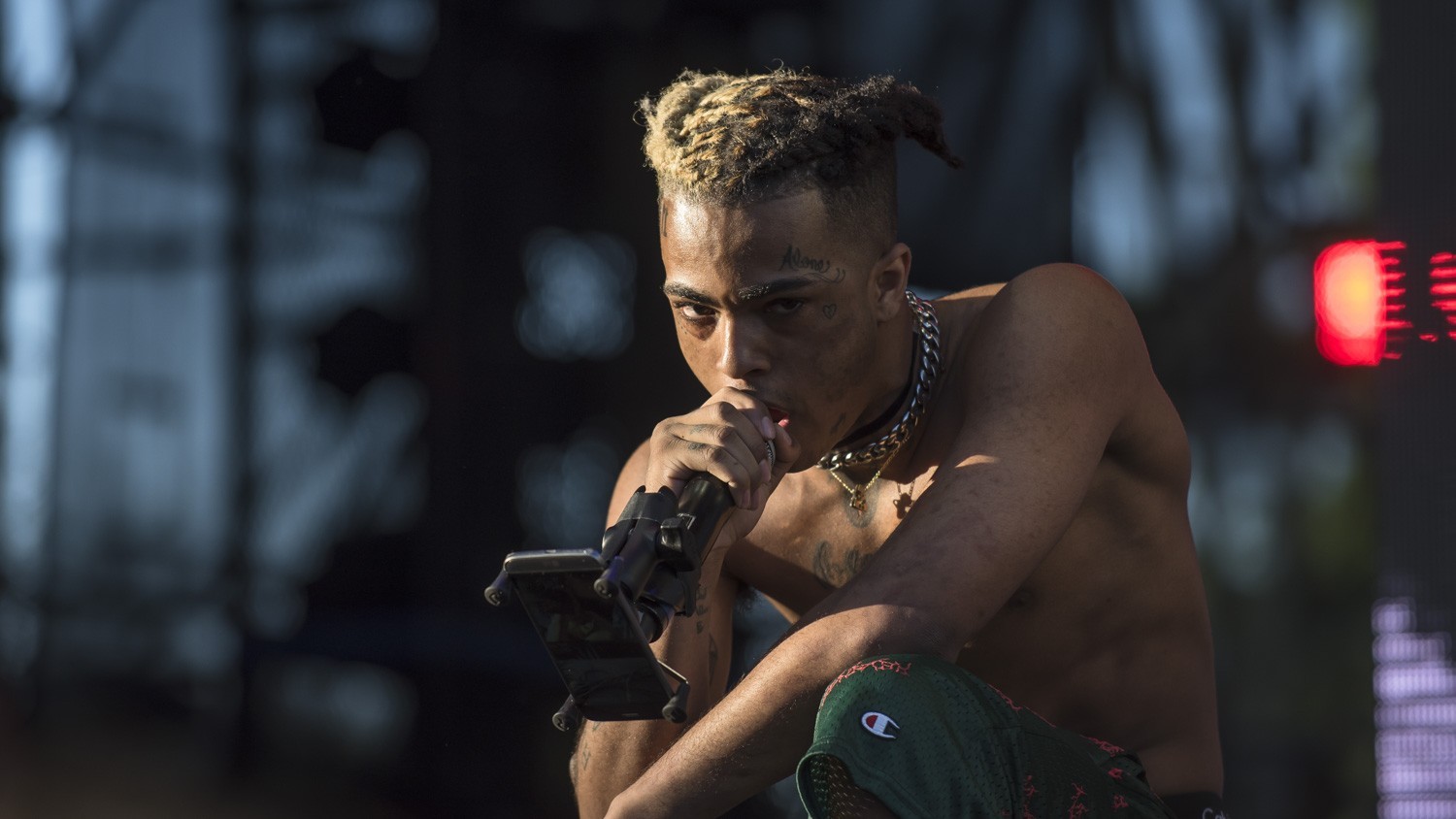 Xxxtentacion Performs At Rolling Loud Xxxtentacion Rolling Loud 2017 Wallpaperuse 