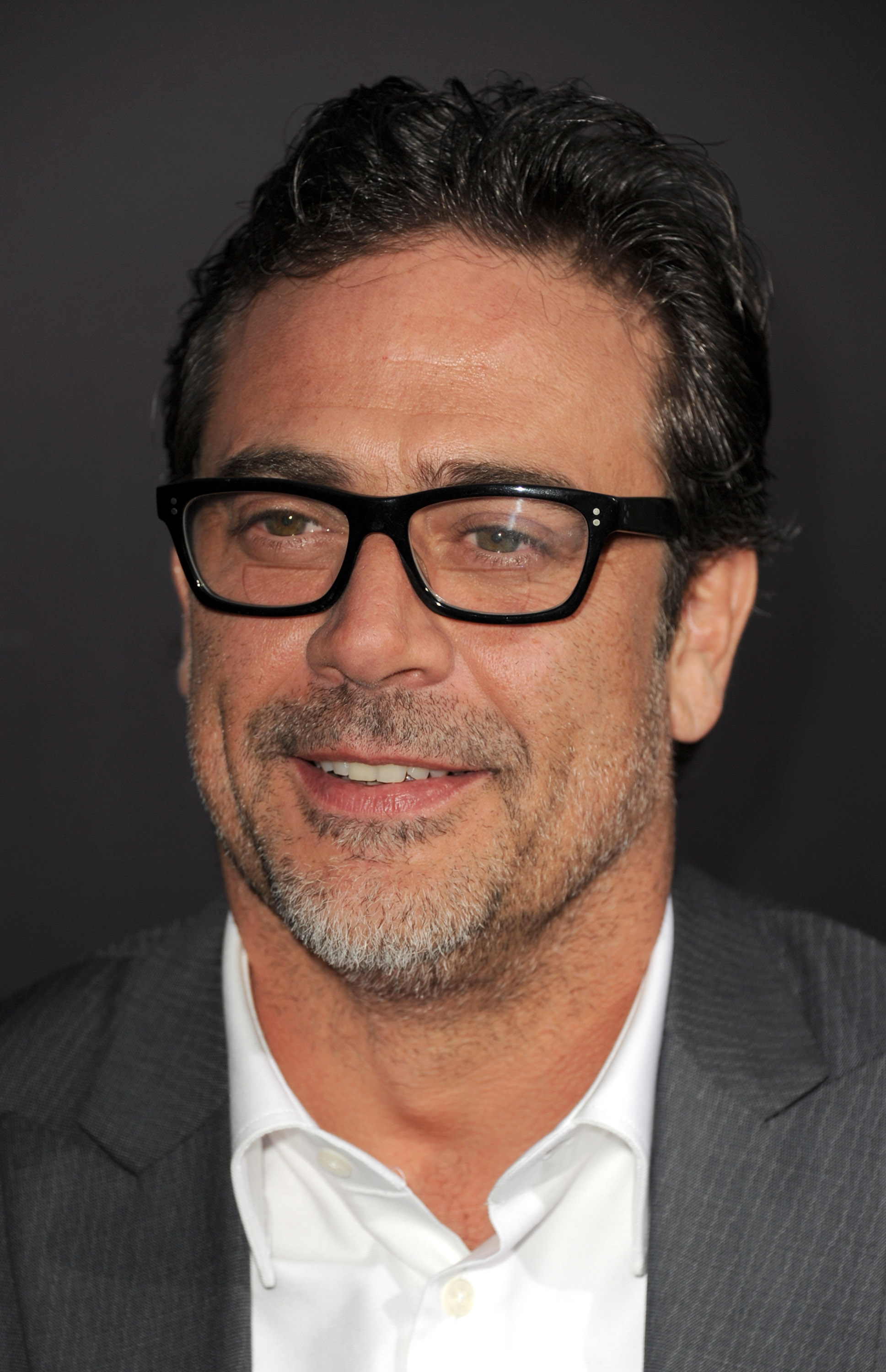 Jeffrey Dean Morgan New Glasses- WallpaperUse