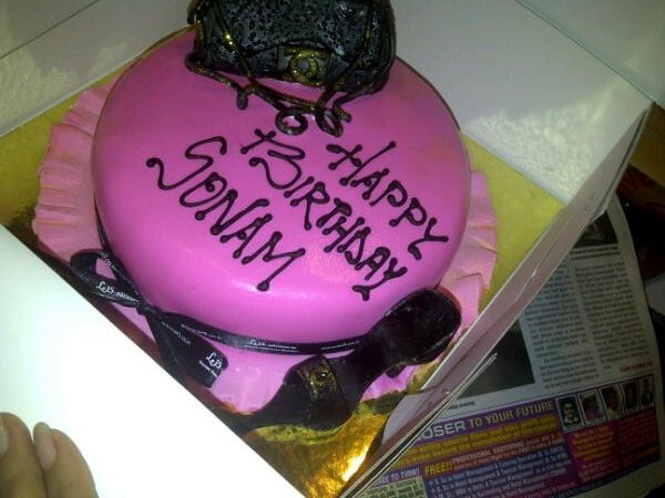 Sonam Kapoor turns 32, celebrates with two birthday cakes: See photos  here-Entertainment News , Firstpost