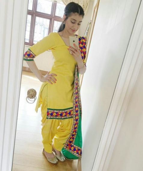 att punjabi wallpaper,gelb,kleidung,textil ,sari,formelle kleidung
