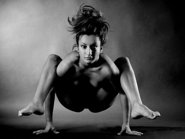 akt wallpaper,schwarz und weiß,sportliche tanzbewegung,körperliche fitness,fotografie,sitzung