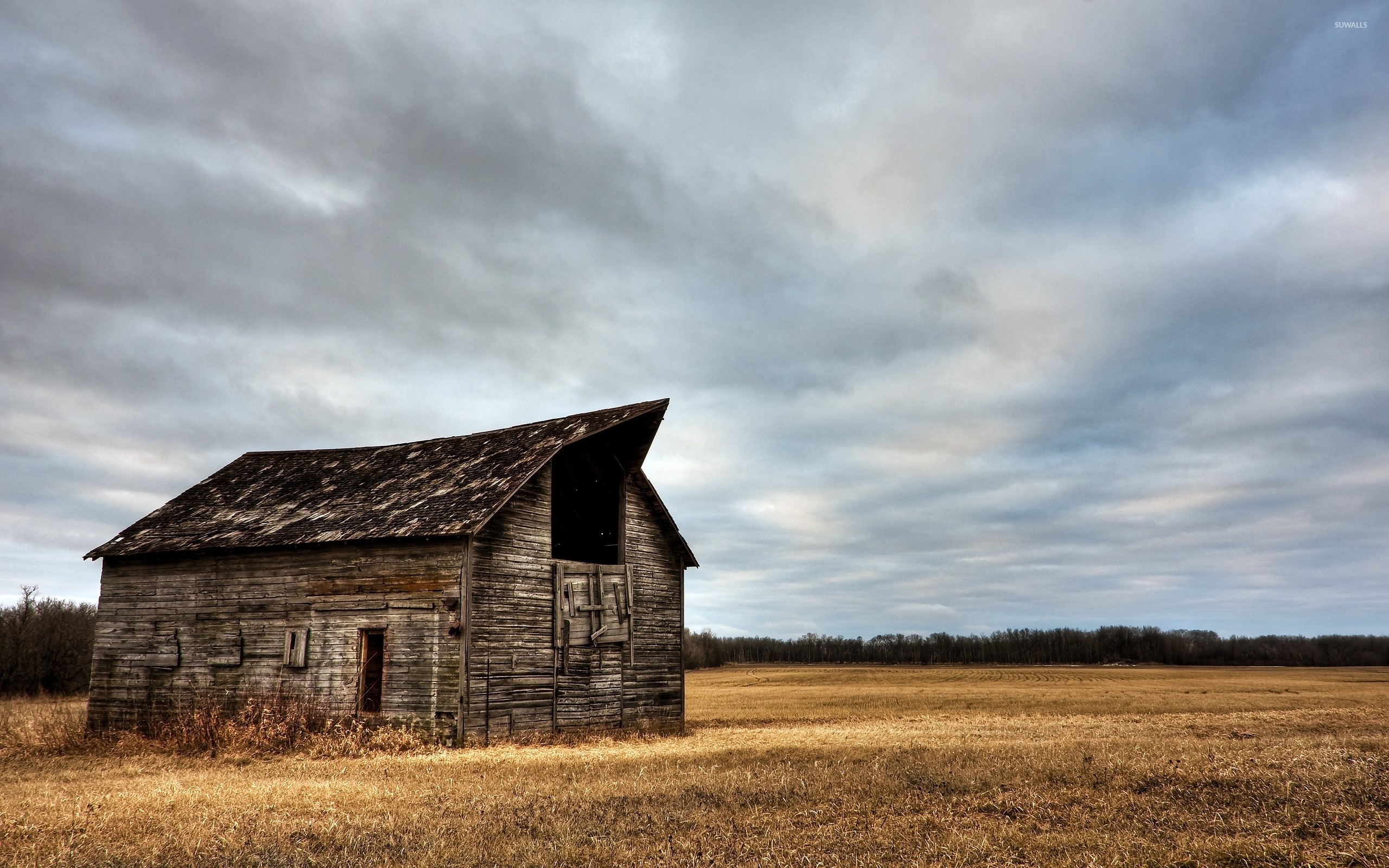 Abandoned Wooden Barn On A Clouded Day Wallpaper - Barn- WallpaperUse