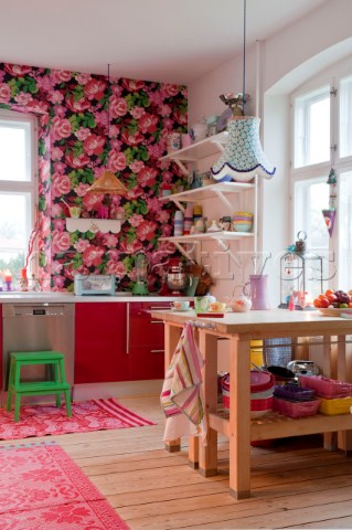 ピンクのキッチンの壁紙,ルーム,ピンク,インテリア・デザイン,家具,床