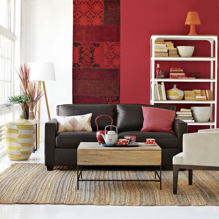 붉은 특징 벽지,가구,거실,방,침상,인테리어 디자인