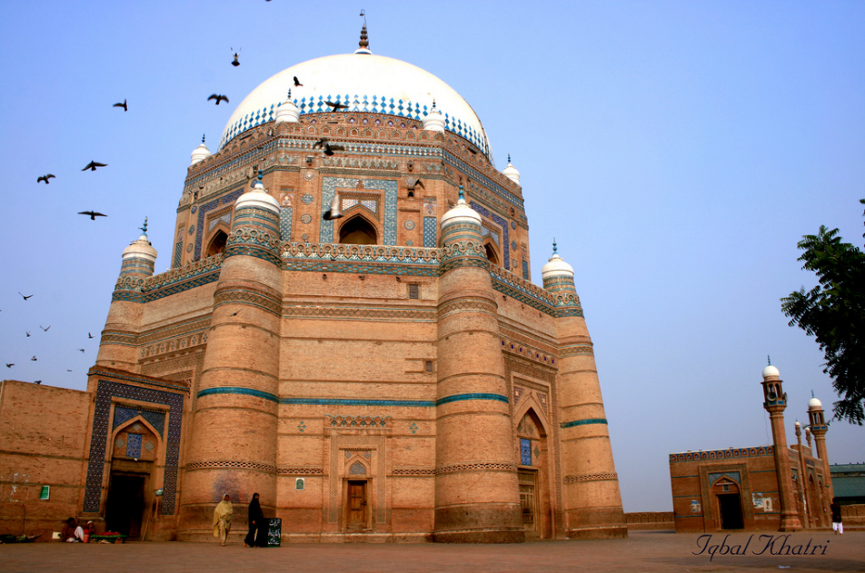 Multan Beautiful Darbar Wallpapers - Darbar Of Hazrat Shah Rukn-e-alam ...