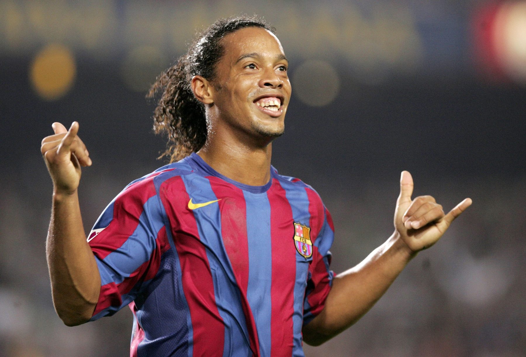 Ronaldinho Wallpaper Football Player Gesture Player Soccer Player Happy 7971 Wallpaperuse